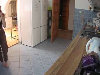 voyeurcam-julmodels-kitchen webcam