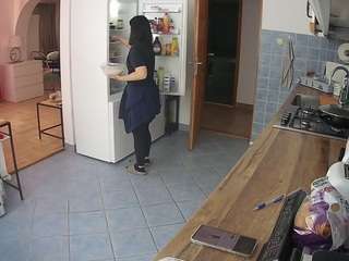 voyeurcam-julmodels-kitchen