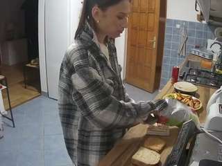 voyeurcam-julmodels-kitchen