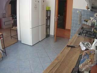 voyeurcam-julmodels-kitchen