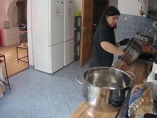 voyeurcam-julmodels-kitchen webcam