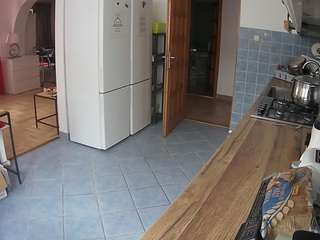voyeurcam-julmodels-kitchen webcam