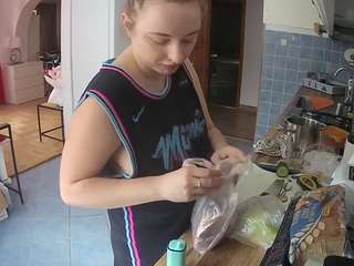 voyeurcam-julmodels-kitchen webcam