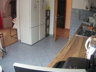 voyeurcam-julmodels-kitchen webcam