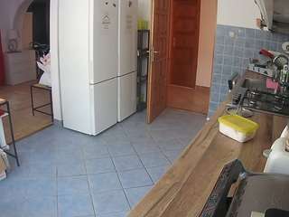 voyeurcam-julmodels-kitchen