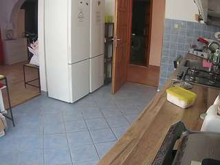 voyeurcam-julmodels-kitchen