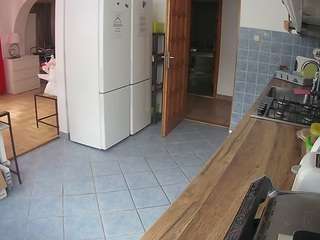 Bu model şu anda canlı. voyeurcam-julmodels-kitchen