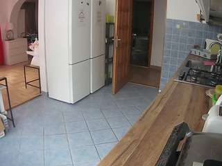 Ce modèle est en direct maintenant. voyeurcam-julmodels-kitchen