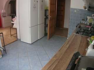 Ten model jest teraz na żywo. voyeurcam-julmodels-kitchen