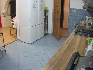 Este modelo está en vivo ahora. voyeurcam-julmodels-kitchen