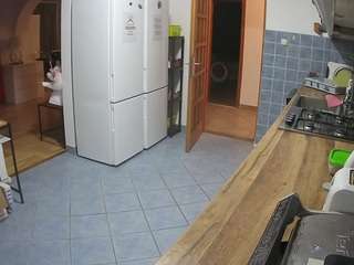 Mẫu này đang trực tiếp. voyeurcam-julmodels-kitchen