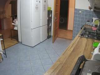 Questo modello è in diretta ora. voyeurcam-julmodels-kitchen