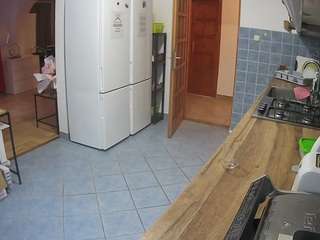 Ця модель зараз онлайн. voyeurcam-julmodels-kitchen