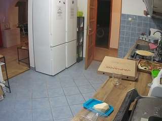 Dieses Model ist jetzt live. voyeurcam-julmodels-kitchen