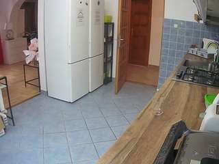 Эта модель сейчас онлайн. voyeurcam-julmodels-kitchen
