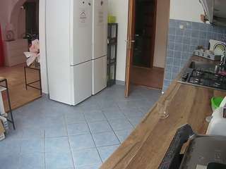 Dit model is nu live. voyeurcam-julmodels-kitchen