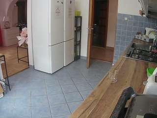Questo modello è in diretta ora. voyeurcam-julmodels-kitchen