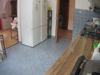 هذا النموذج مباشر الآن. voyeurcam-julmodels-kitchen