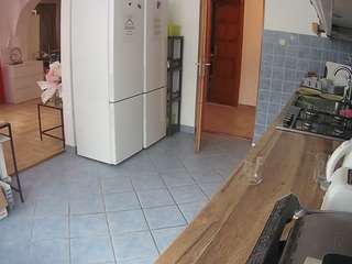 Questo modello è in diretta ora. voyeurcam-julmodels-kitchen