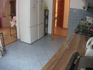 Este modelo está ao vivo agora. voyeurcam-julmodels-kitchen