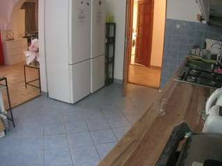 Acest model este live acum. voyeurcam-julmodels-kitchen