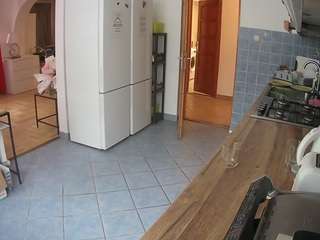 यह मॉडल अभी लाइव है. voyeurcam-julmodels-kitchen
