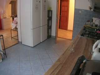 هذا النموذج مباشر الآن. voyeurcam-julmodels-kitchen