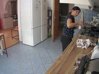 voyeurcam-julmodels-kitchen