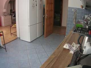 voyeurcam-julmodels-kitchen