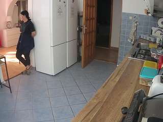 voyeurcam-julmodels-kitchen