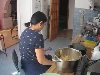 voyeurcam-julmodels-kitchen