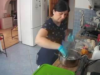 voyeurcam-julmodels-kitchen