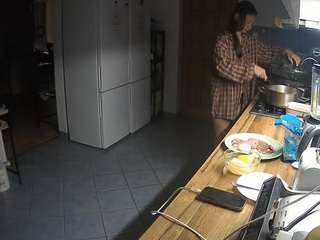 voyeurcam-julmodels-kitchen