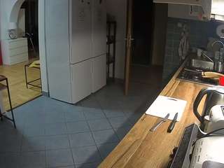 voyeurcam-julmodels-kitchen