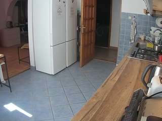 voyeurcam-julmodels-kitchen