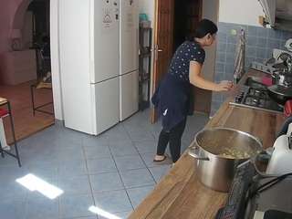 voyeurcam-julmodels-kitchen