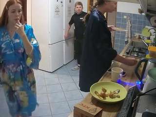 voyeurcam-julmodels-kitchen