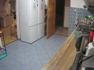 voyeurcam-julmodels-kitchen