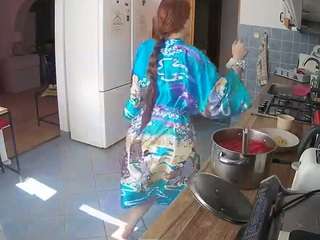 voyeurcam-julmodels-kitchen