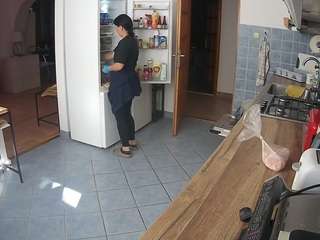 voyeurcam-julmodels-kitchen