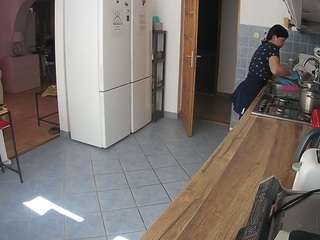 voyeurcam-julmodels-kitchen