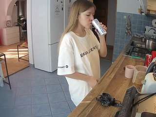 voyeurcam-julmodels-kitchen