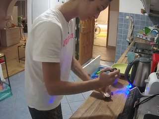 voyeurcam-julmodels-kitchen