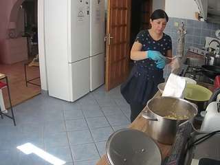 voyeurcam-julmodels-kitchen