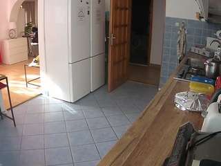 voyeurcam-julmodels-kitchen