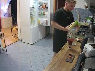 voyeurcam-julmodels-kitchen