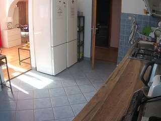 voyeurcam-julmodels-kitchen