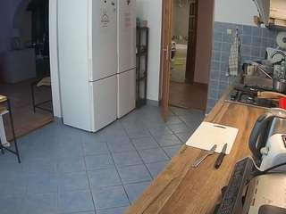 voyeurcam-julmodels-kitchen camsoda