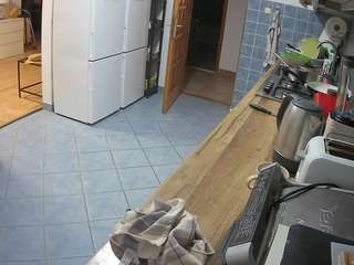 voyeurcam-julmodels-kitchen