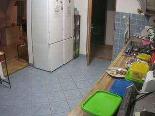 voyeurcam-julmodels-kitchen camsoda